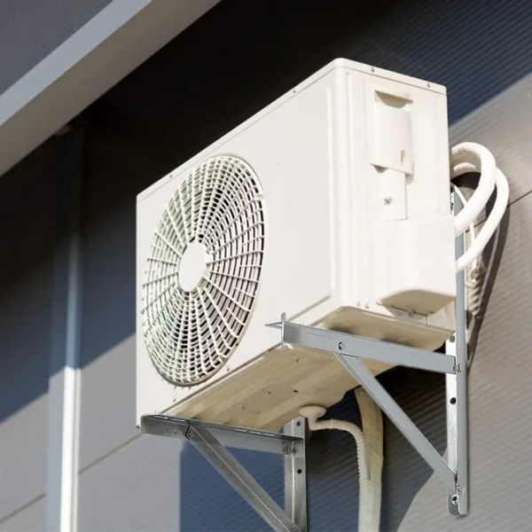 Профессиональная установка наружного блока кондиционера на кронштейнах в Могилеве